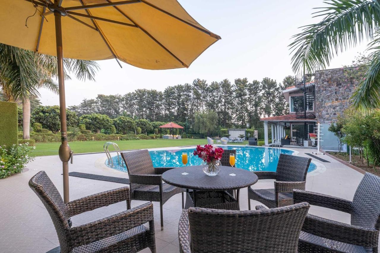 Stayvista At The Banyan Abode With Pool Table, Pet Friendly & Outdoor Pool Manesar Exterior foto