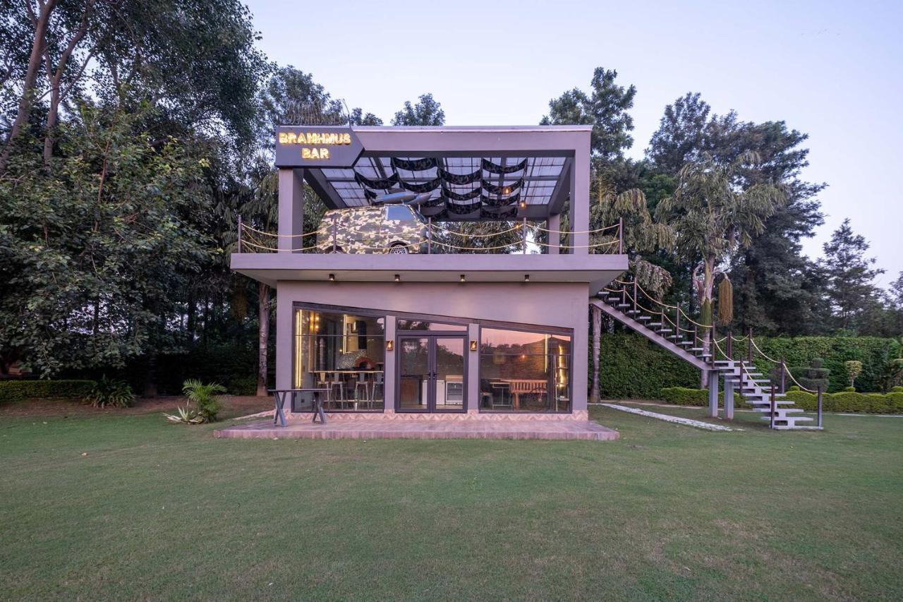 Stayvista At The Banyan Abode With Pool Table, Pet Friendly & Outdoor Pool Manesar Exterior foto